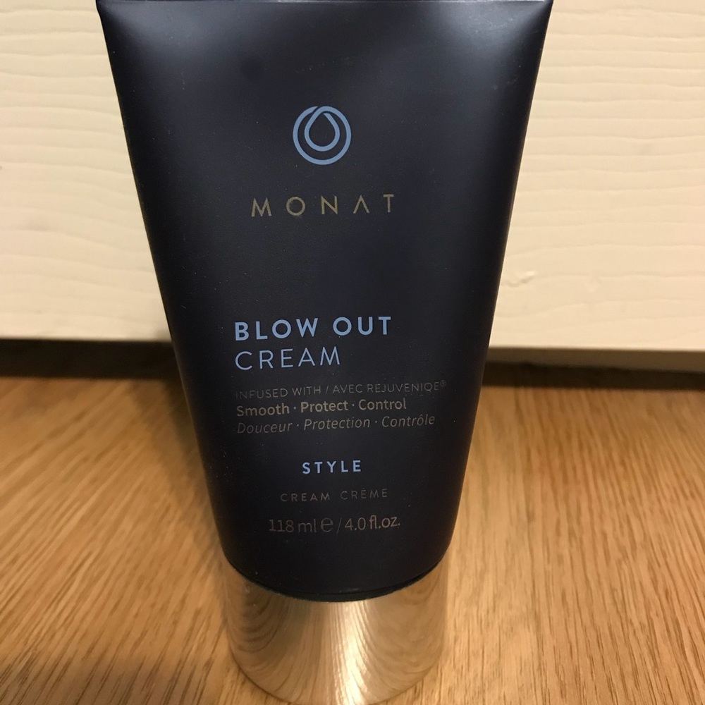 Monat Blow Out Cream